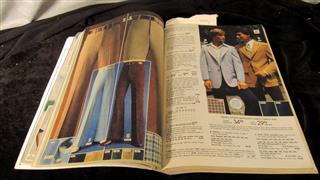 LOT OF 4 VINTAGE MONTGOMERY WARD CATALOGS 1977 1978 - CATALOGS ARE FOUR SEASONS